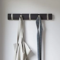 Umbra Porte-manteau mural Flip - Peuplier massif / Métal - Noir - Largeur : 51 cm -Vestiaires Soldes 1000235448 201214 15131000016 MOOD DETAILS P000000001000235448 mood
