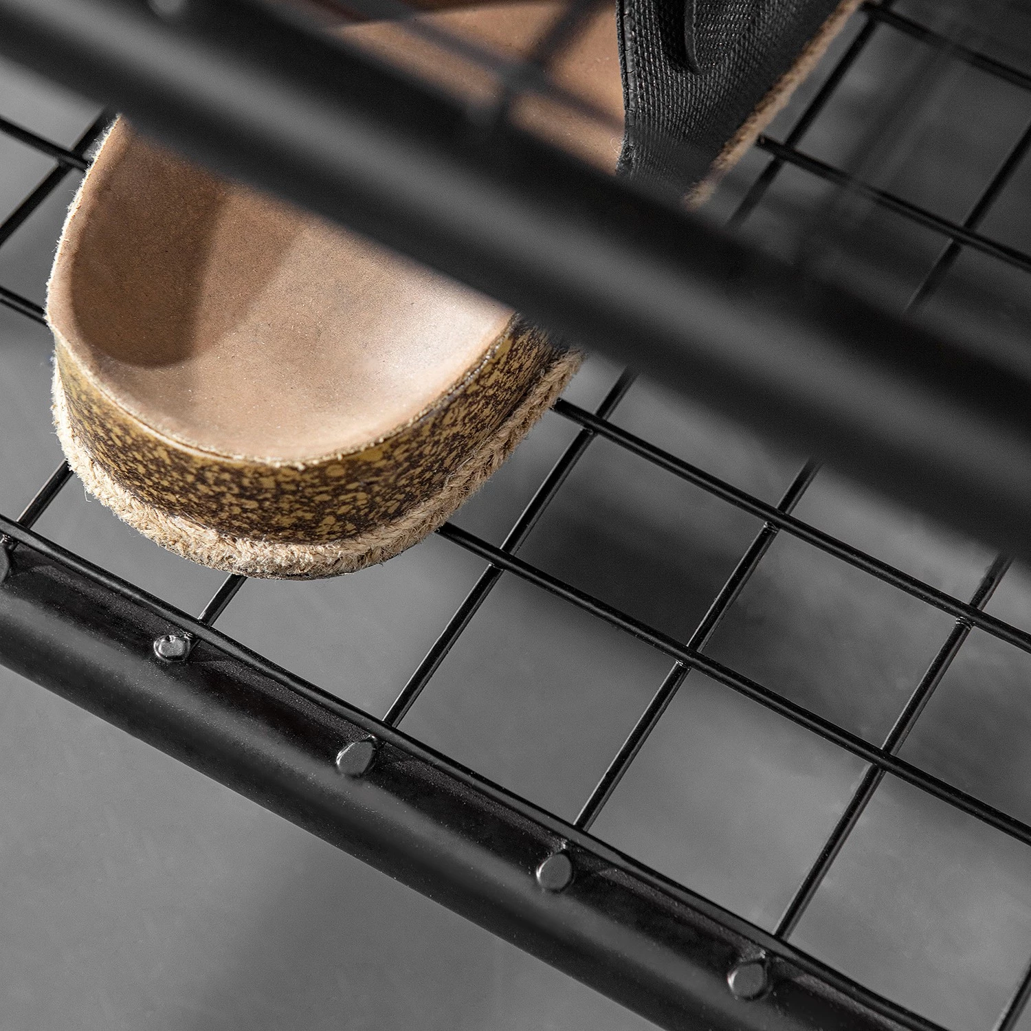 Red Living Étagère à chaussures Ugo - Manguier massif / Métal - Manguier / Noir 11 Red Living Étagère à chaussures Ugo - Manguier massif / Métal - Manguier / Noir – Image 11