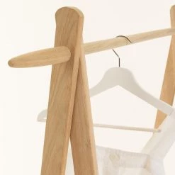 Naturoo Porte-manteau Mutare - Chêne massif / Rotin - Chêne / Beige -Vestiaires Soldes 1000363978 220714 040 DETAILS P000000001000363978