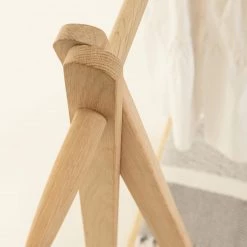 Naturoo Porte-manteau Mutare - Chêne massif / Rotin - Chêne / Beige -Vestiaires Soldes 1000363978 220714 045 DETAILS P000000001000363978