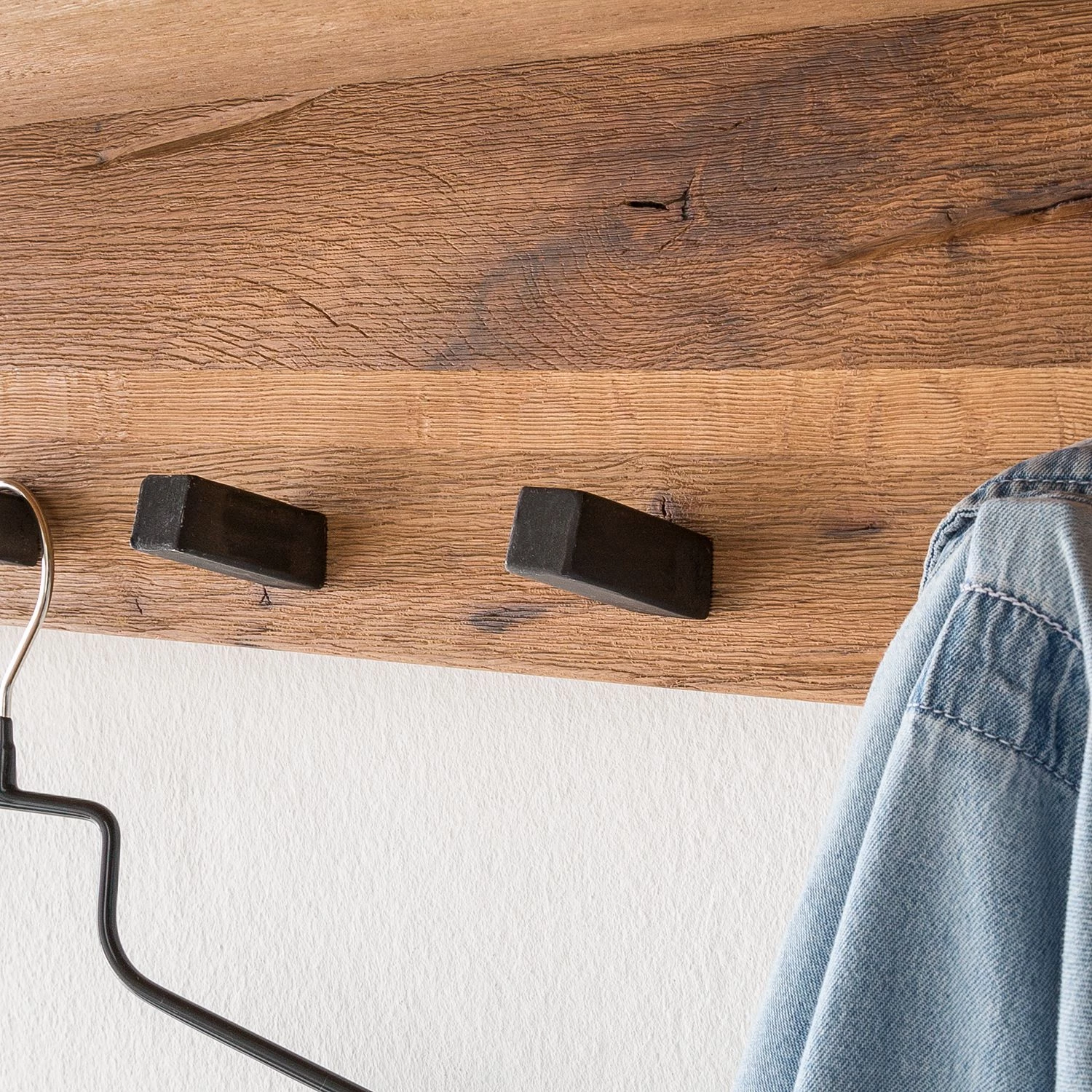 Ars manufacti Porte-manteaux mural Forunas I - Chêne cerris / Chêne sauvage massif 5 Ars manufacti Porte-manteaux mural Forunas I - Chêne cerris / Chêne sauvage massif – Image 5