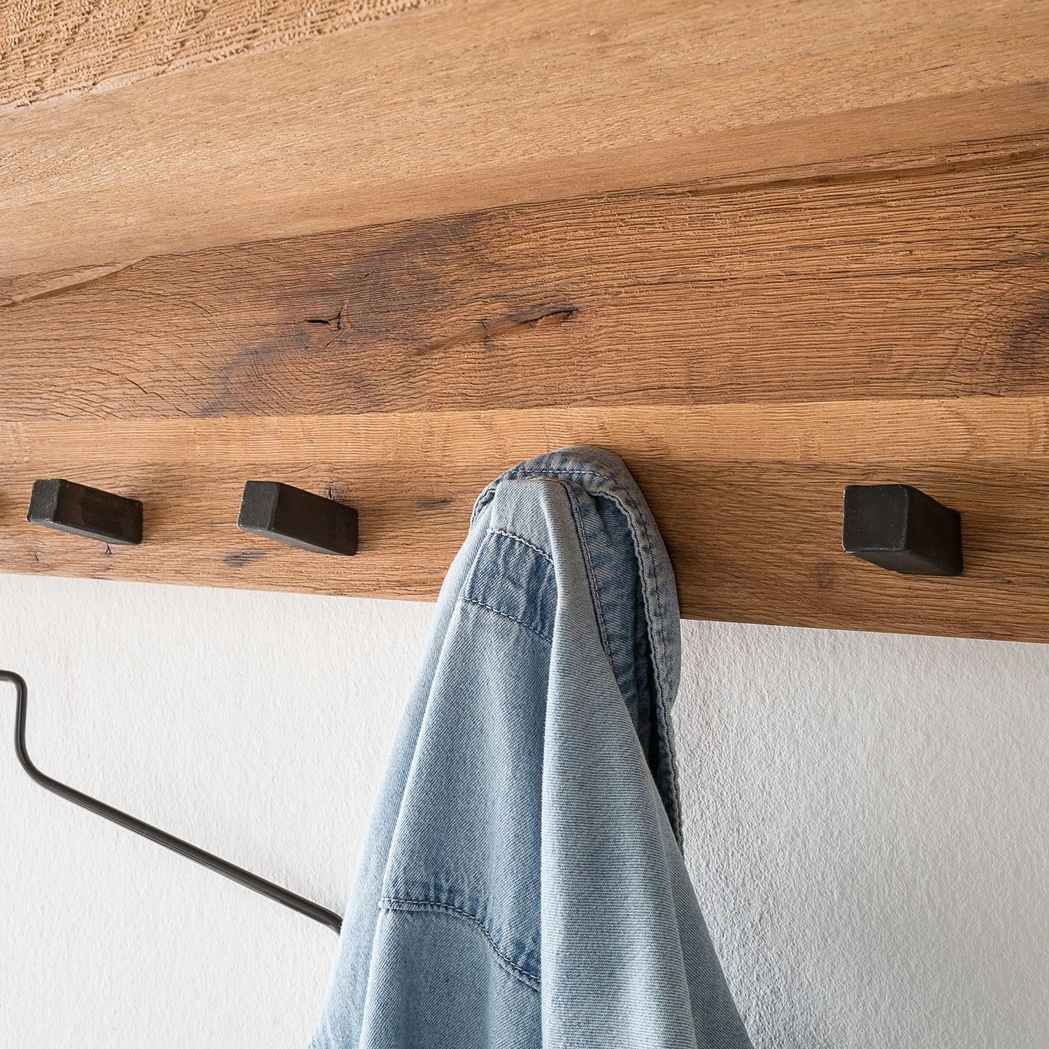 Ars manufacti Porte-manteaux mural Forunas I - Chêne cerris / Chêne sauvage massif 6 Ars manufacti Porte-manteaux mural Forunas I - Chêne cerris / Chêne sauvage massif – Image 6